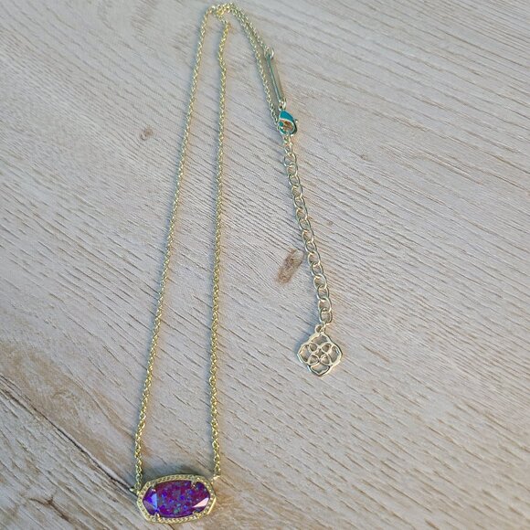 Kendra Scott Elisa Gold Pendant Necklace in Fuchsia Kyocera Opal - Picture 1 of 2